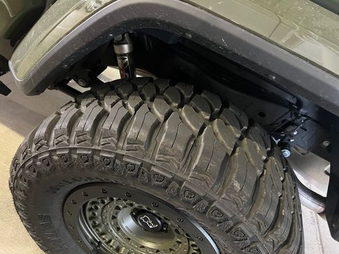 Used 2023 Jeep Gladiator Sport image 15