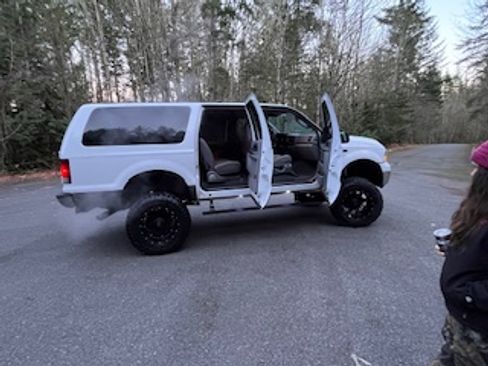 Used 2005 Ford Excursion XLT image 20