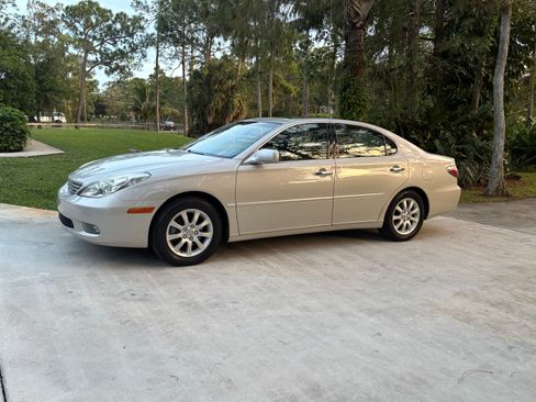 Used 2004 Lexus ES 330 image 2