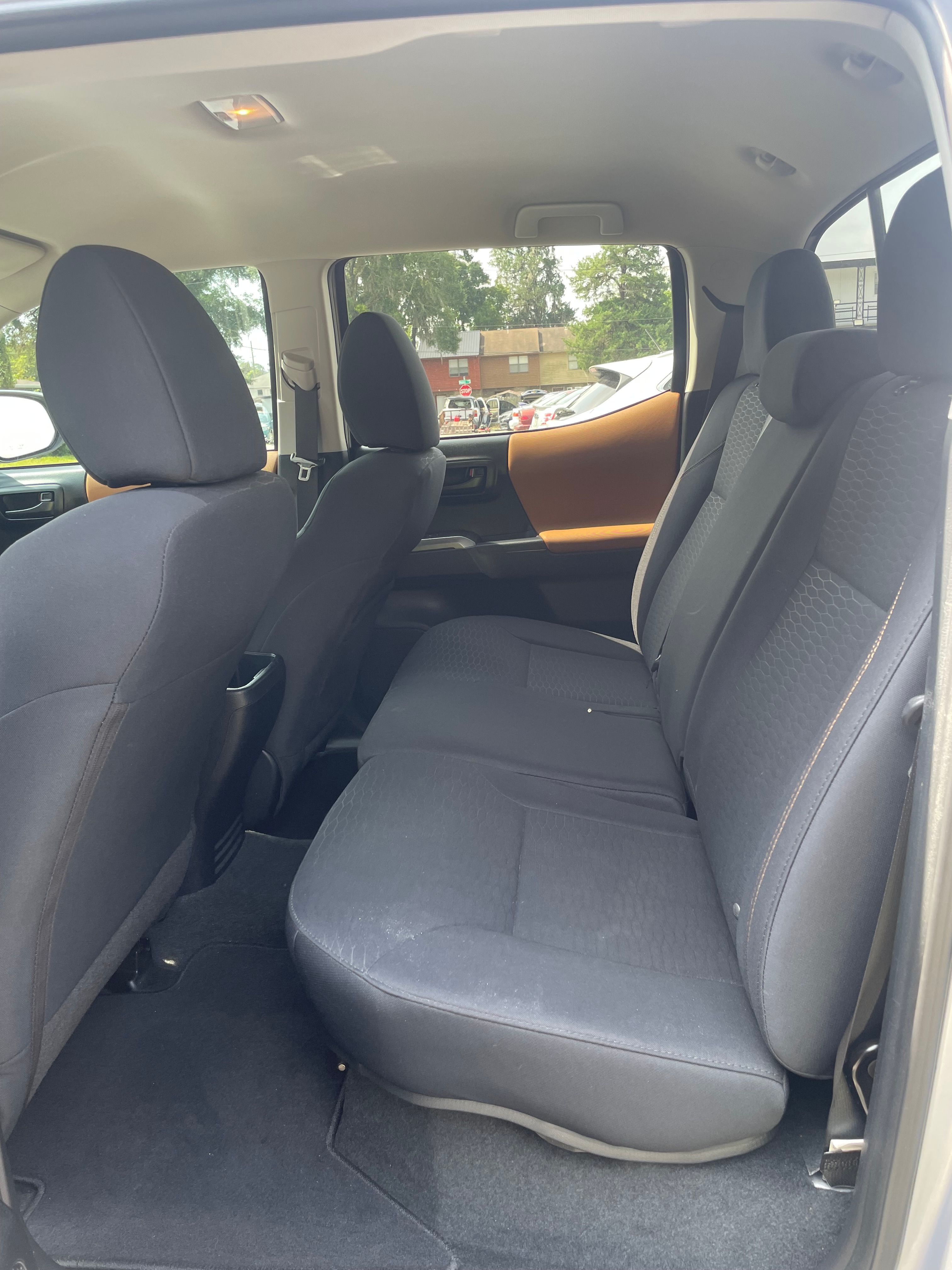 Used 2018 Toyota Tacoma SR5 RWD image 12
