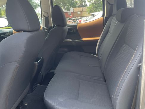 Used 2018 Toyota Tacoma SR5 RWD image 12