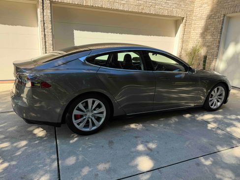Used 2015 Tesla Model S P90D image 4