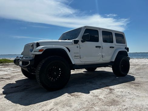 Used 2021 Jeep Wrangler Unlimited Sahara w/ Cold Weather Group image 9