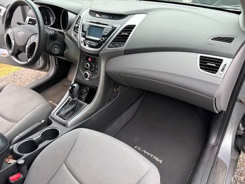 Used 2015 Hyundai Elantra SE w/ Option Group 02 FWD image 9
