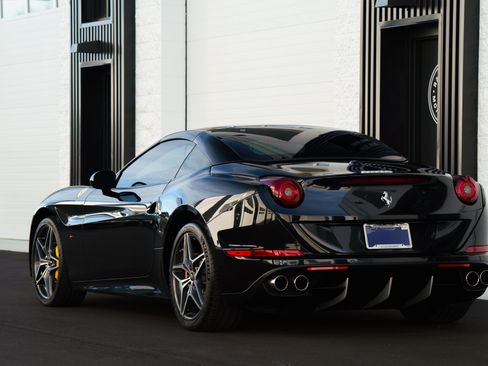 Used 2015 Ferrari California T image 4