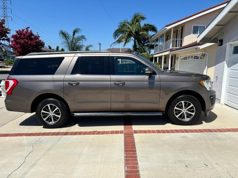 Used 2018 Ford Expedition Max XLT w/ Equipment Group 202A AWD/4WD image 15