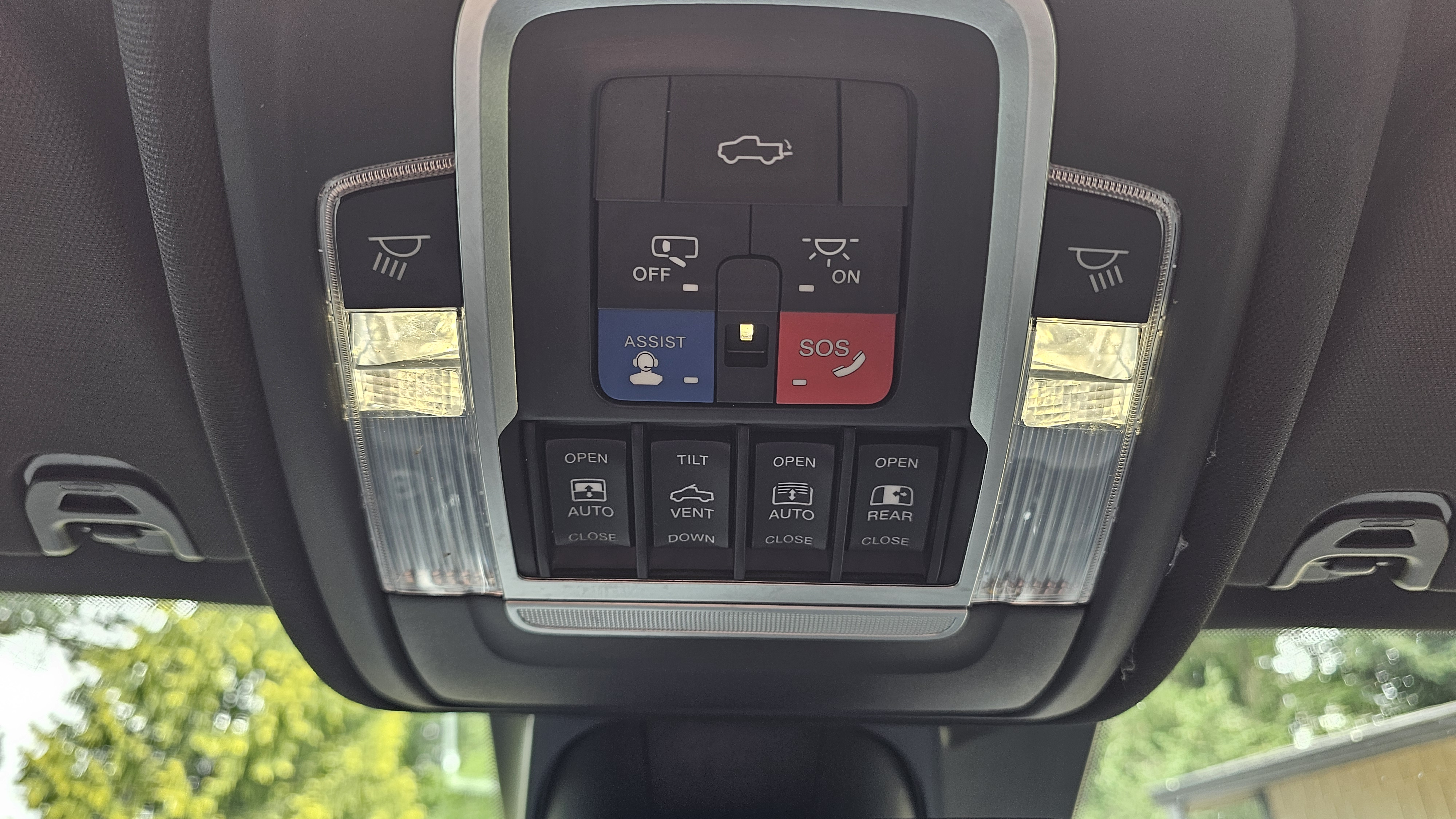 Used 2020 RAM 1500 Laramie AWD/4WD image 16