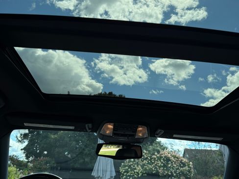 Used 2012 Chrysler 300 C w/ 19-Premium Speaker Group image 12