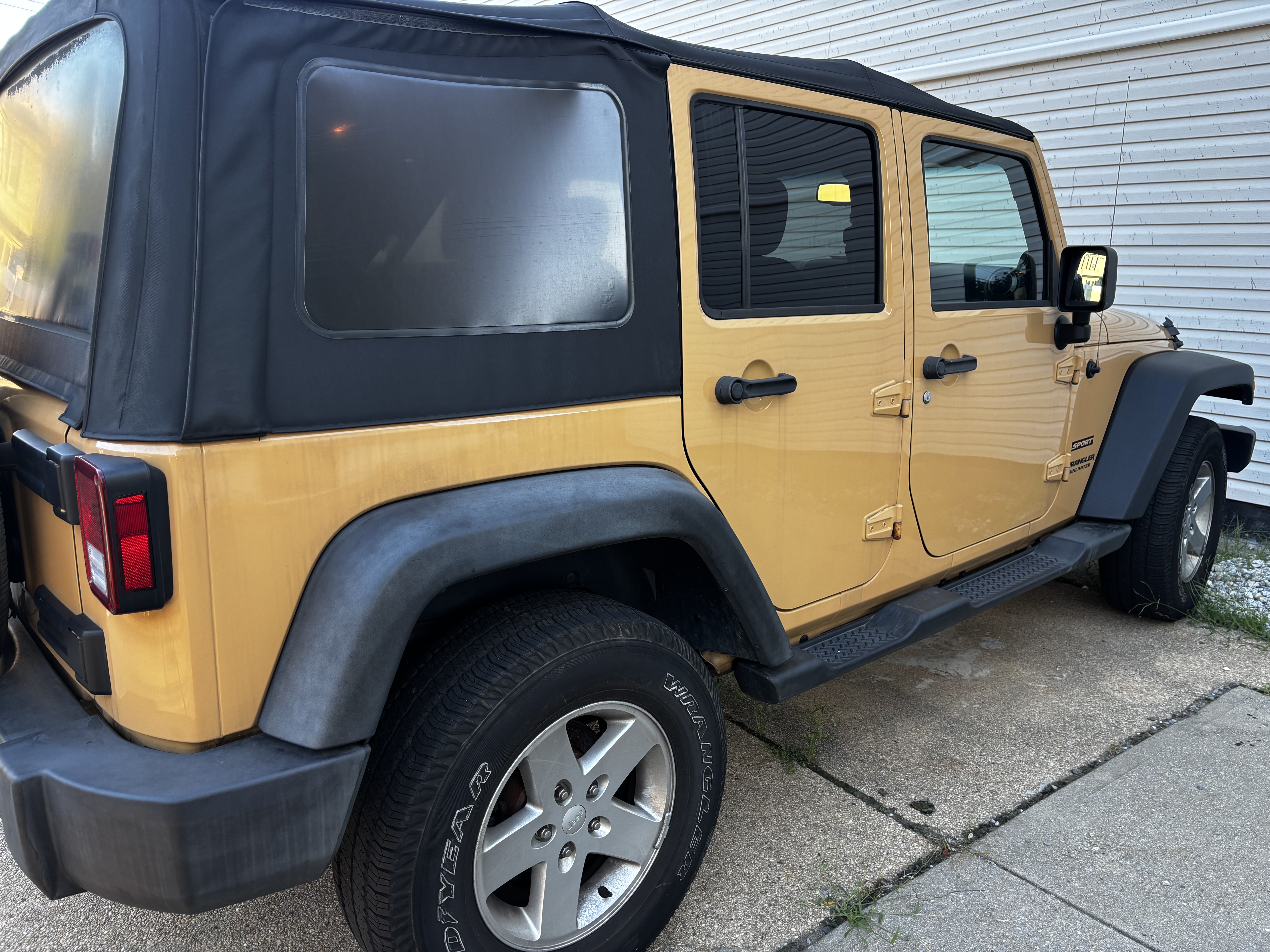 Used 2014 Jeep Wrangler Unlimited Sport w/ Quick Order Package 24S AWD/4WD image 10