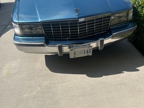 Used 1993 Cadillac Fleetwood Sedan RWD image 5