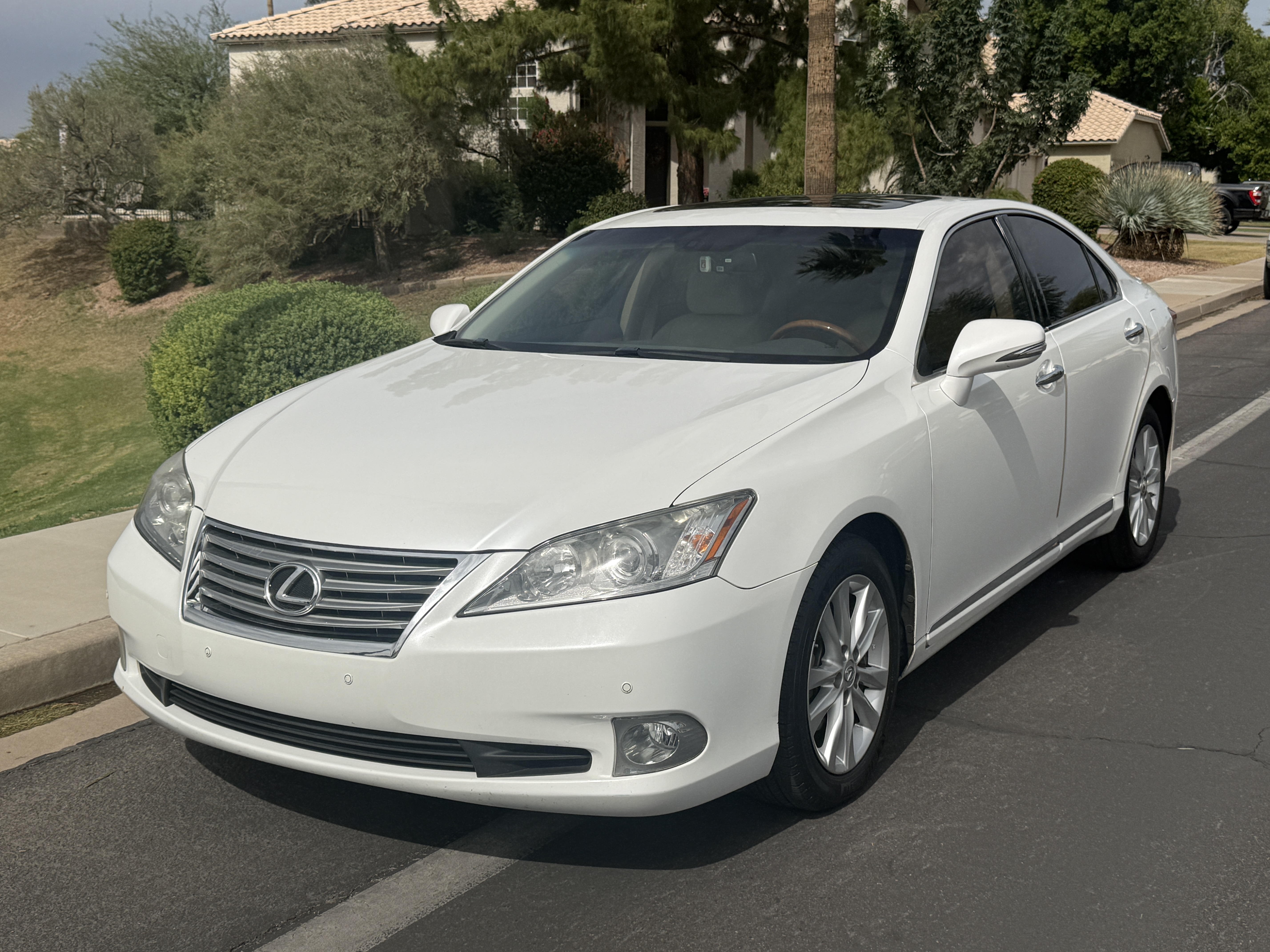 Used 2010 Lexus ES 350 FWD image 1