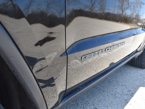 Used 2017 Jeep Grand Cherokee Laredo w/ Quick Order Package 23E image 25