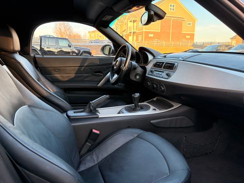 Used 2004 BMW Z4 2.5i image 12
