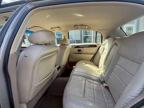 Used 2001 Lincoln Town Car Executive image 11