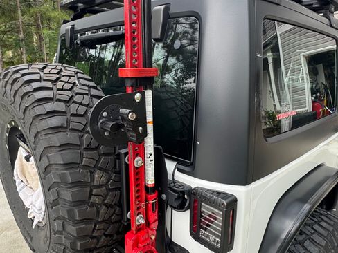 Used 2017 Jeep Wrangler Rubicon w/ Power Convenience Group image 15