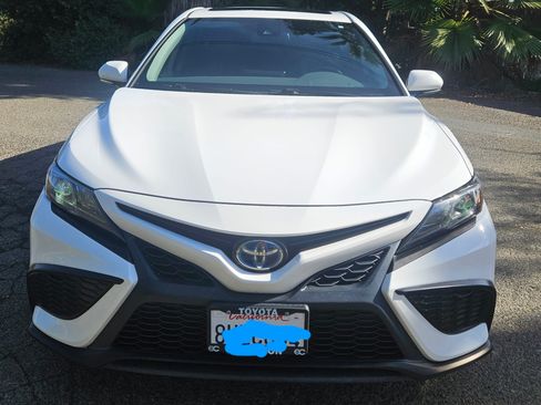 Used 2021 Toyota Camry SE image 4