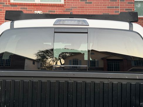 Used 2022 Toyota Tacoma TRD Sport w/ Technology Package image 12