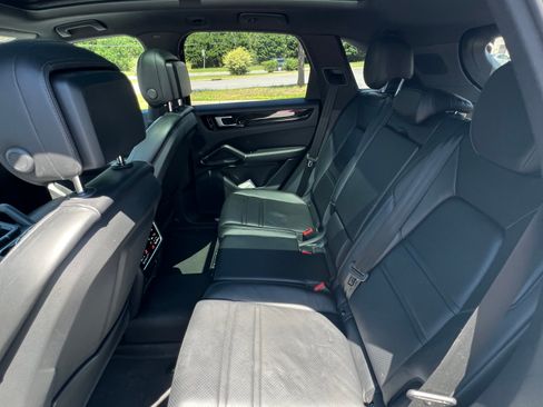 Used 2020 Porsche Cayenne S AWD/4WD image 8