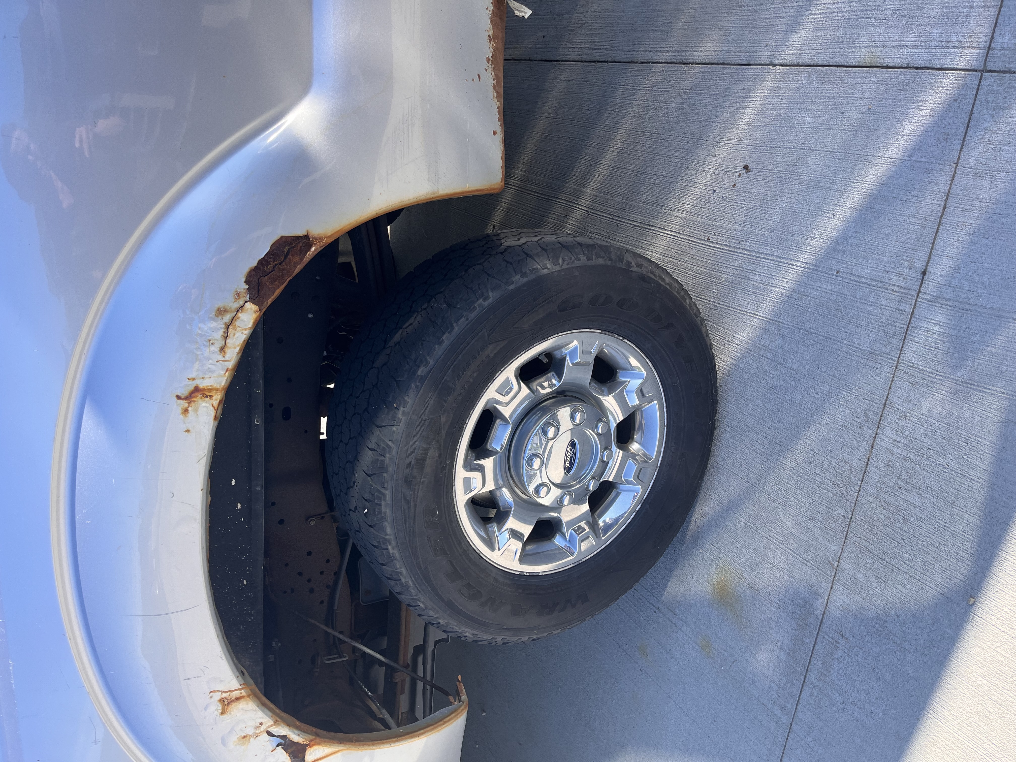 Used 2015 Ford F250 XLT w/ XLT Premium Package AWD/4WD image 14