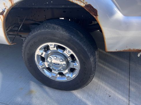 Used 2015 Ford F250 XLT w/ XLT Premium Package AWD/4WD image 14