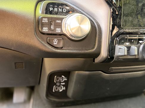 Used 2024 RAM 1500 Laramie AWD/4WD image 19