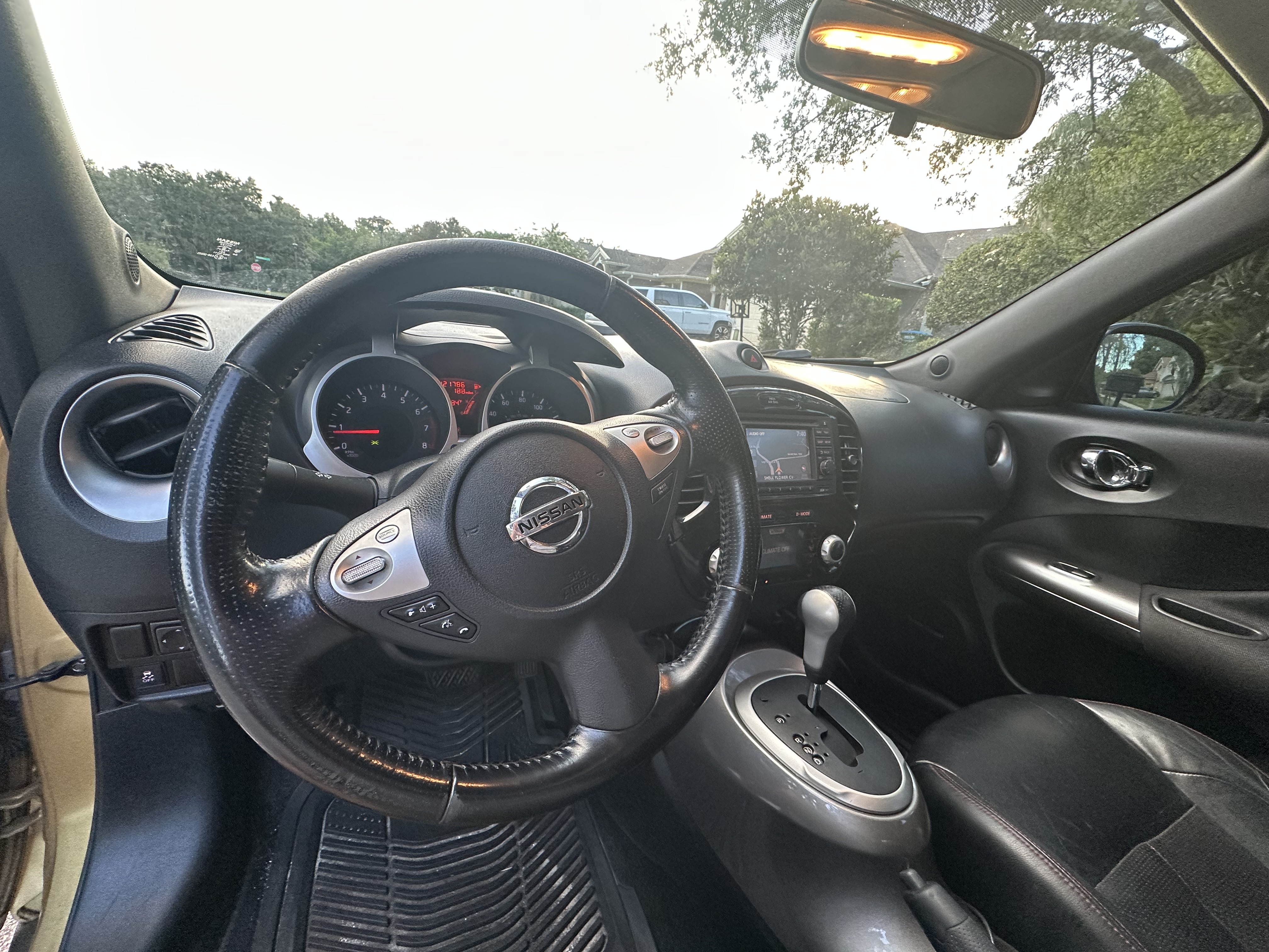 Used 2013 Nissan Juke SL w/ Chrome Pkg FWD image 10