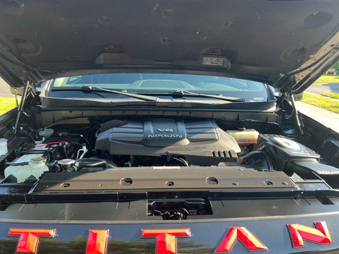 Used 2019 Nissan Titan SV w/ SV Convenience Package image 13