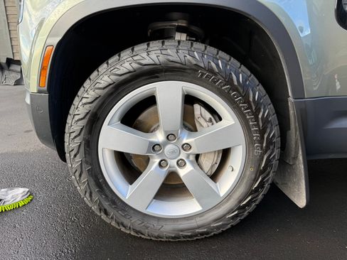 Used 2021 Land Rover Defender 90 First Edition image 26