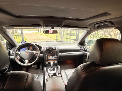 Used 2010 Porsche Cayenne image 8