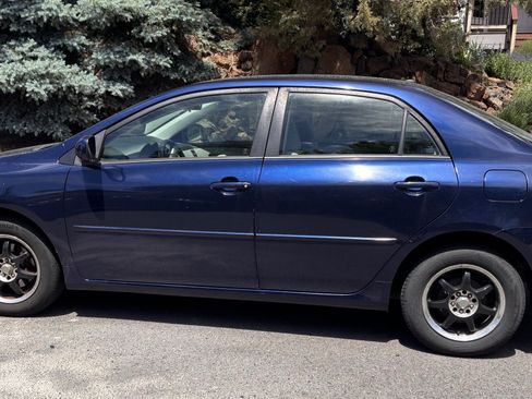 Used 2011 Toyota Corolla LE FWD image 1