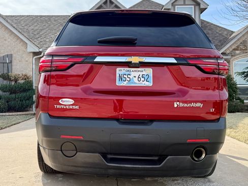 Used 2022 Chevrolet Traverse LT w/ LT Premium Package image 10