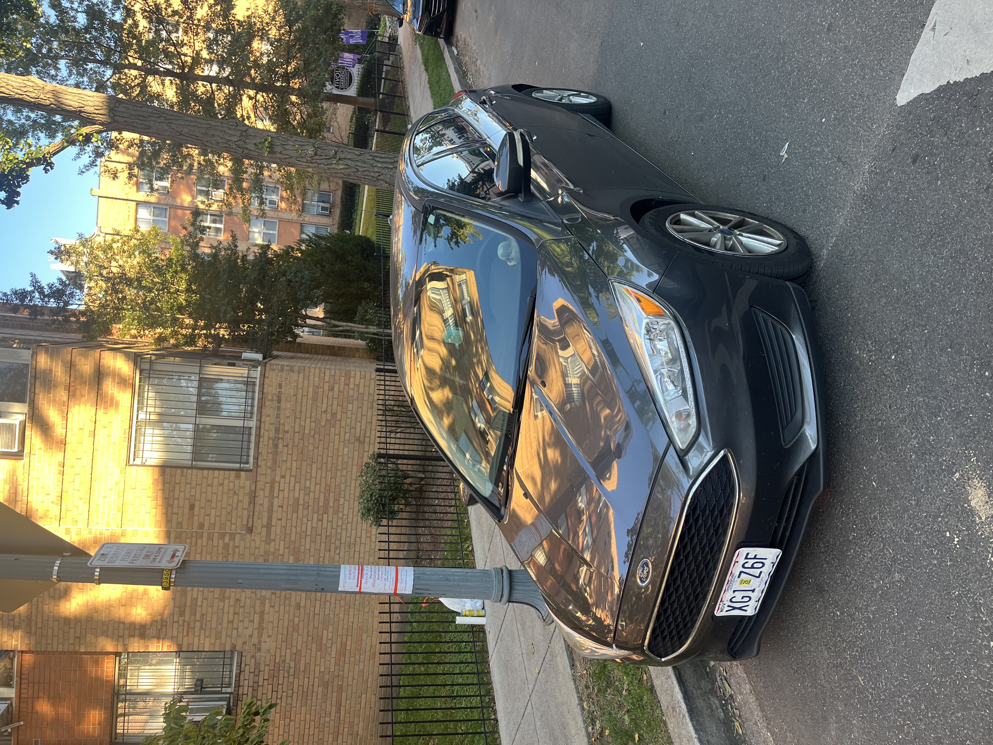 Used 2018 Ford Focus SE w/ Cold Weather Package FWD image 1