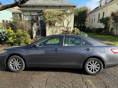 Used 2011 Toyota Camry Hybrid image 4