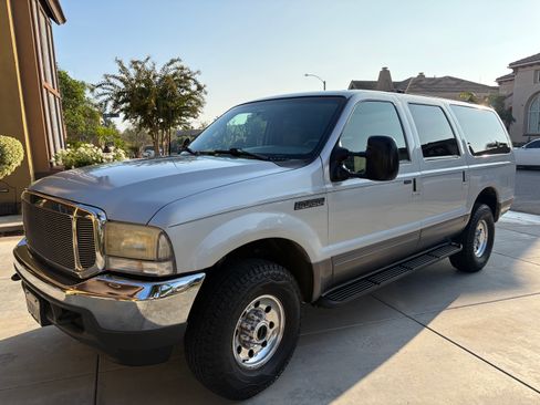 Used 2001 Ford Excursion XLT image 5