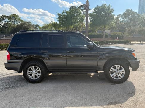 Used 2005 Lexus LX 470 4WD image 2