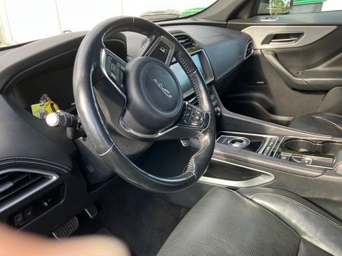 Used 2017 Jaguar F-PACE R-Sport image 10