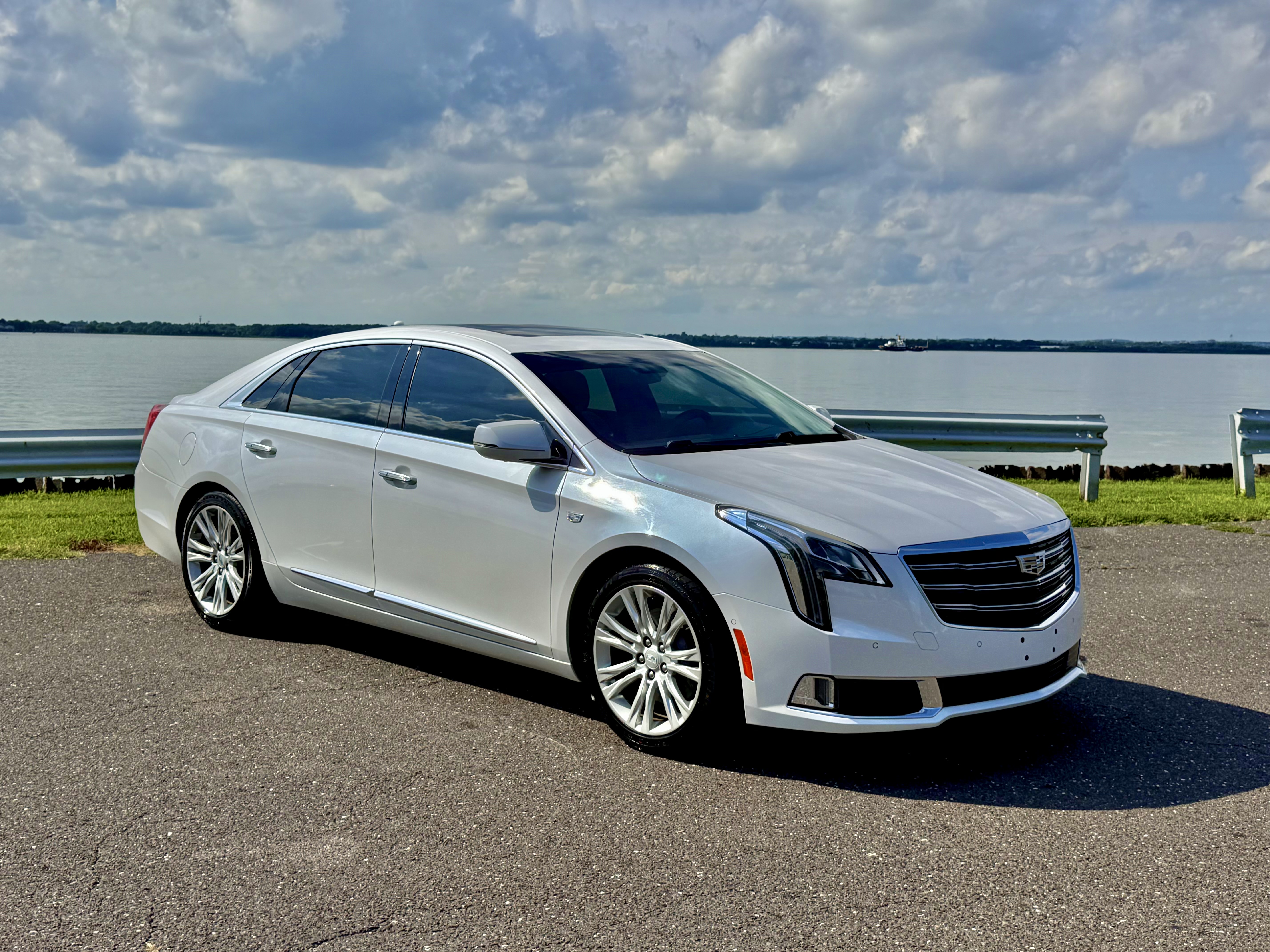 Used 2018 Cadillac XTS Luxury w/ Driver Awareness Package FWD image 5