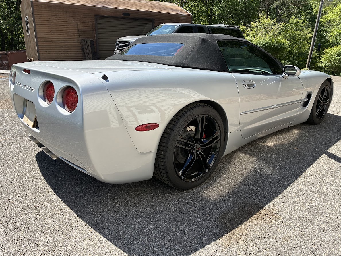 Used 1999 Chevrolet Corvette Convertible w/ Memory Pkg RWD image 9