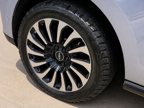 Used 2022 Lincoln Navigator L Black Label AWD/4WD image 13