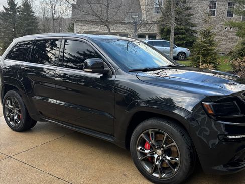 Used 2016 Jeep Grand Cherokee SRT image 10