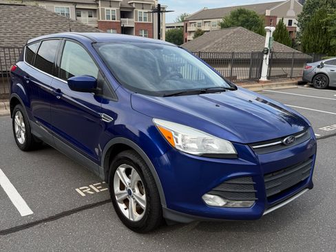 Used 2016 Ford Escape SE FWD image 1