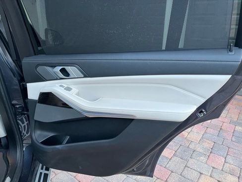 Used 2019 BMW X7 xDrive40i w/ Premium Package AWD/4WD image 17