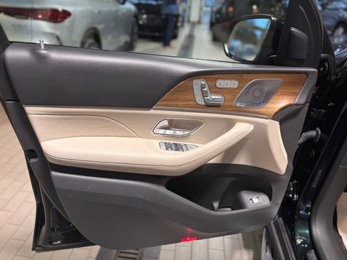 Used 2020 Mercedes-Benz GLS 450 4MATIC image 8