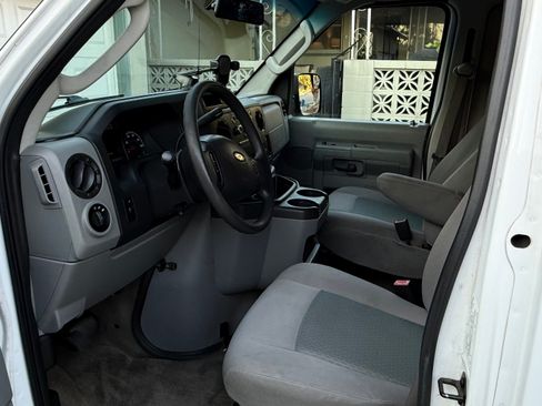 Used 2014 Ford E-150 and Econoline 150 Wagon image 6