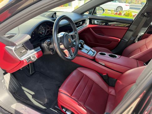 Used 2018 Porsche Panamera 4 image 12