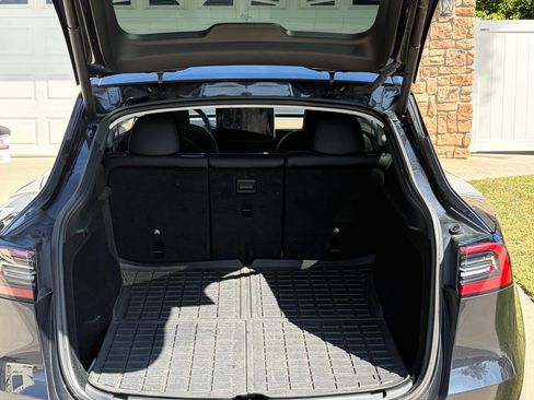 Used 2024 Tesla Model Y 2WD image 11