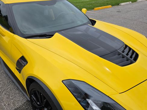 Used 2018 Chevrolet Corvette Z06 RWD image 2