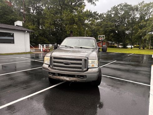 Used 2005 Ford Excursion Limited AWD/4WD image 2