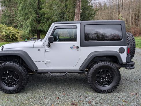 Used 2015 Jeep Wrangler Sport image 2