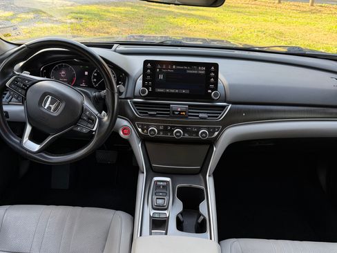 Used 2020 Honda Accord Touring image 13